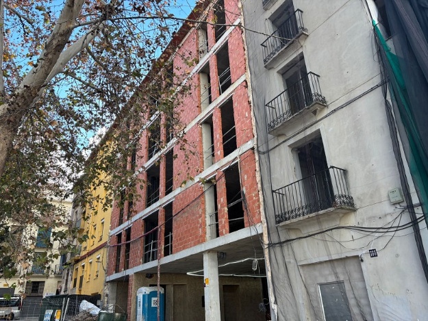 Edificio en obras en la C/ Sant Mateu