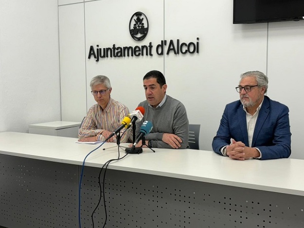 L'alcalde d'Alcoi, el gerent de Més Ciutat i el director d''El Nostre', en roda de premsa
