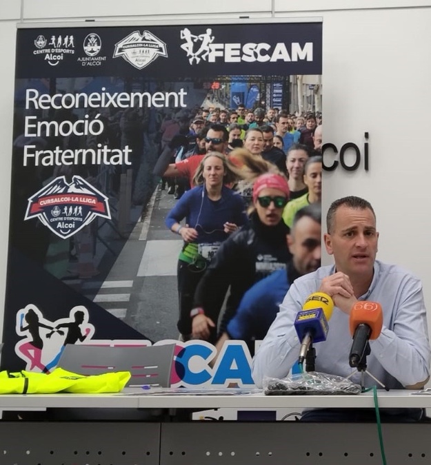 Regidor d'esports presentant FESCAM 2024