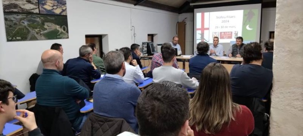 Assistents reunió trofeu filaes