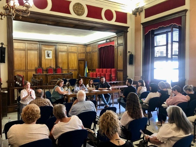 Últim consell de benestar social en la Sala de Plens de l'Ajuntament d'Alcoi