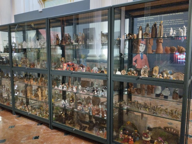 Distintas piezas de los belenes que forman parte de la colección