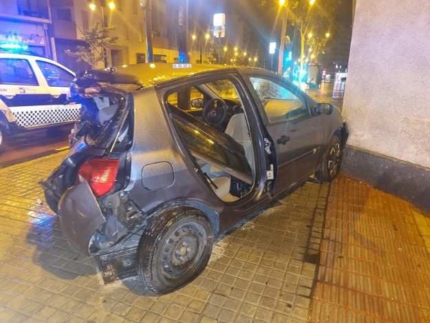 Coche que recibió el impacto