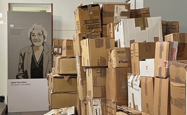 Caixes i material d'una part del llegat documental d'Isabel-Clara Simó emmagatzemat al Centre Cultural Mario Silvestre