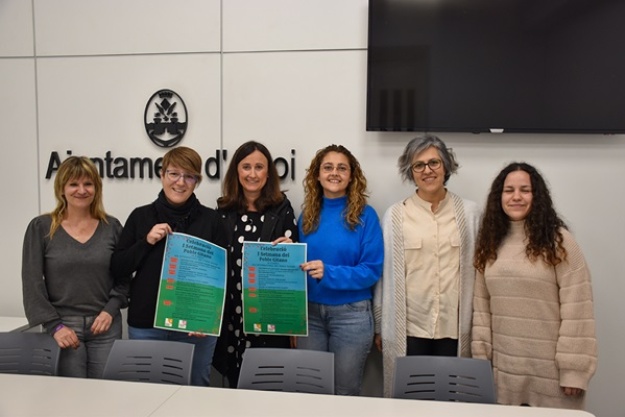 La regidora Aroa Mira amb les tècniques de Polítiques Incluisives i Participació