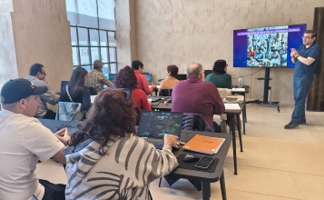 Alumnat en una de les classes de la xarxa de capacitació digital