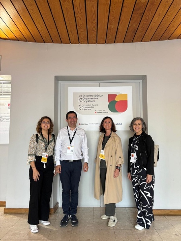 L'alcalde, Toni Francés, la regidora Aroa Mira i els tècnics municipals en Torres Vedras