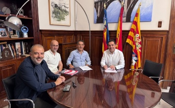 Alcalde i regidor de mobilitat en la Reunió amb treballadors Alcoyana