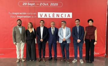Els alcaldes d'Alcoi, Cocentaina i Muro, el vicealcalde d'Alcoi i la regidora d'Indústria en Textilhogar