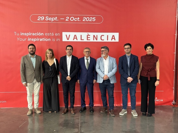 Los alcaldes de Alcoy, Cocentaina y Muro, el vicealcalde de Alcoy y la concejala de Industria en Textilhogar