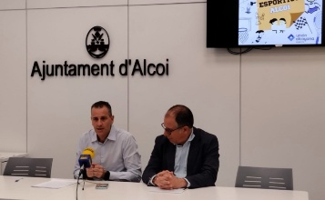 El regidor Alberto Belda i el representant de la Unión Alcoyana en roda de premsa