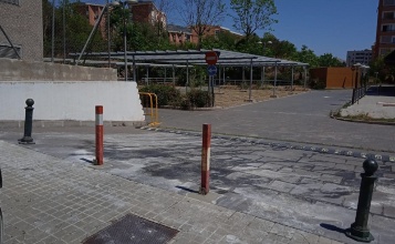 Antic aparcament del Mc Donalds tancat
