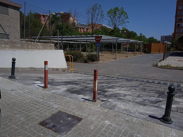 Antic aparcament del Mc Donalds tancat