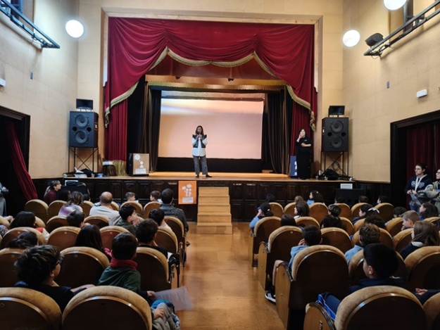 Aroa Mira en la presentación de los actos del Día de la Infancia