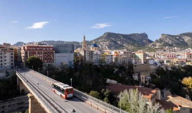 Autobús urbano haciendo un recorrido en Alcoy