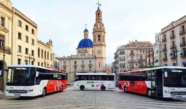 Autobuses del nuevo servicio en la Plaça d'Espanya