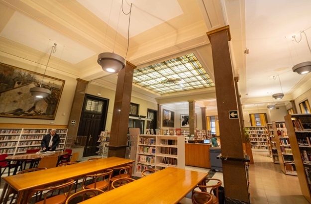 Interior de la Biblioteca Municipal Ricardo Senabre