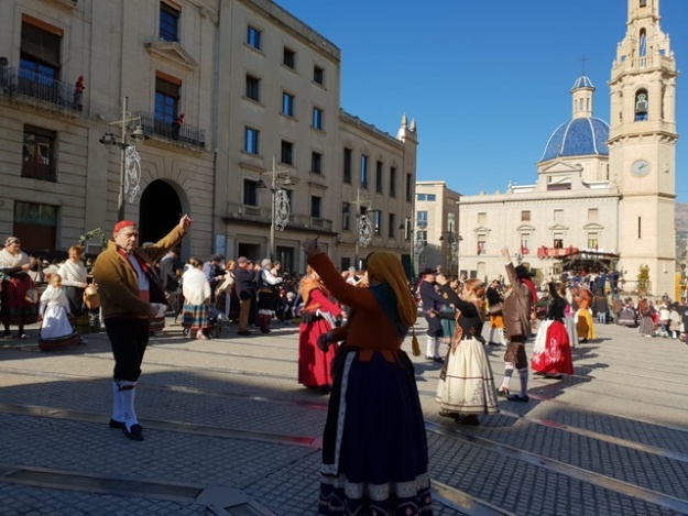 Danses a la plaça d'Espanya en l'acte de Les Pastoretes