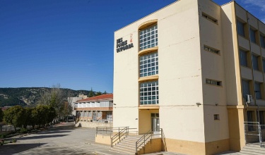 Façana de l'IES Pare Vitòria