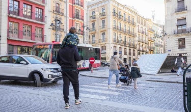 Gent caminant per Alcoi