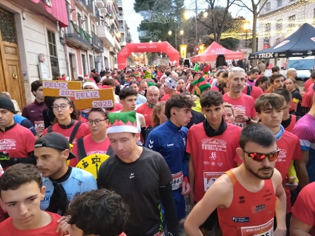 Gente preparada para la salida de la Sant Silvestre 2024