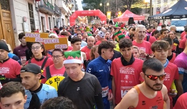 Gent preparada per a l'eixida de la Sant Silvestre 2024