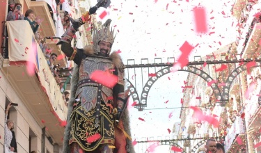 Foto del capità cristià, de la Filà Aragonesos, en l'Entrada 2025