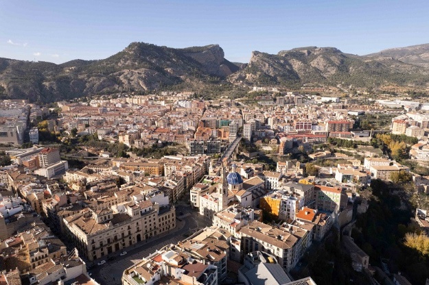 Vista aèria d'Alcoi amb el Barranc del Cint al fons