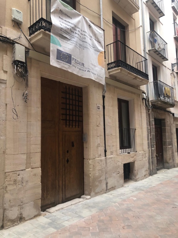 Entrada de l'edifici de Sant Maure, 13