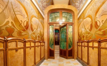 Imatge de l'interior del vestibul de la Casa Laporta