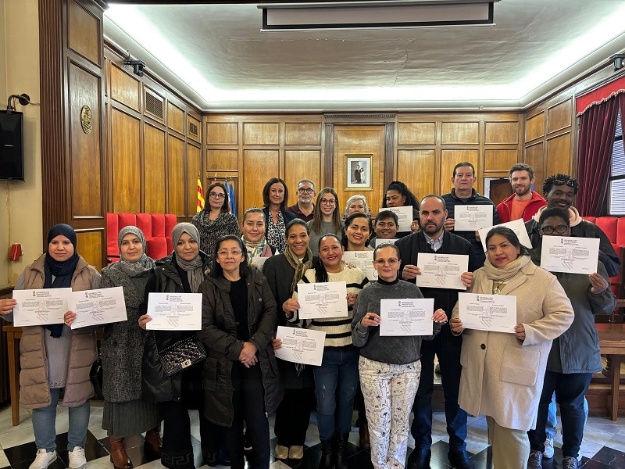 Lliurament de diplomes de l'escola d'acollida al desembre de 2024