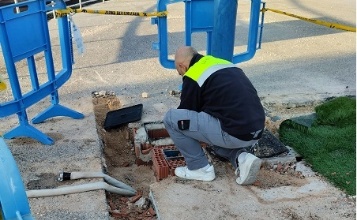 Operaris treballant en el canvi reg Manolo Moreno Cabanes _1