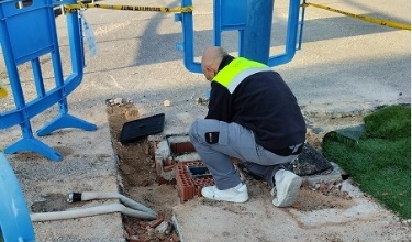 Operarios trabajando en el cambio de riego de Manolo Moreno Cabanes