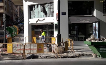 Raparación acera avd la alameda Camilo Sesto