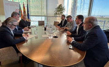 Toni Francés, Jordi Pla, Vicent Molina, Vicente Martínez Mus i Francisco Javier Sendra durant la reunió