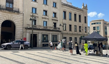 Rodatge d'un anunci d'un cotxe a la plaça d'Espanya
