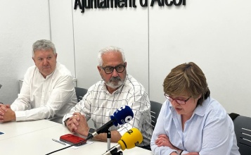 Juan Ignacio Trelis, regidor de Patrimoni Cultural i Josep Lluís Santonja, director de la Xarxa de Biblioteques Municipals en roda de premsa