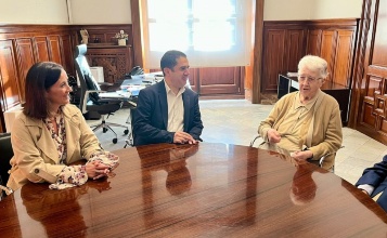 L'alcalde d'Alcoi i la regidora de Polítiques Inclusives a l'Ajuntament amb Sor Elisa Verdú