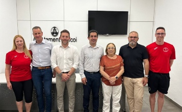 Toni Francés, Alberto Belda, Jesús Carballo i membres dels clubs de gimnàstica esportiva en roda de premsa