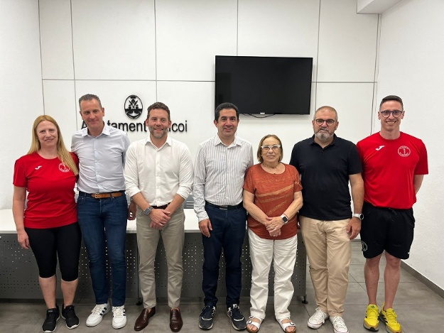 Toni Francés, Alberto Belda, Jesús Carballo i membres dels clubs de gimnàstica esportiva en roda de premsa