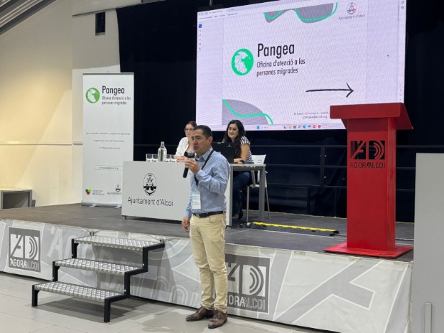 L'Alcalde Toni Francés en la benvinguda de la Jornada Pangea