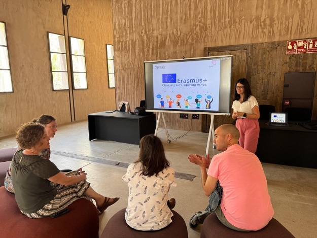 Representants del Madison College en la seua visita a Rodes acompanyats per la Mobility Manager de l'Ajuntament d'Alcoi, Magui Candela