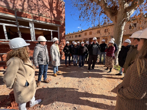 Toni Francés durante la visita a las obras del IES Andreu Sempere