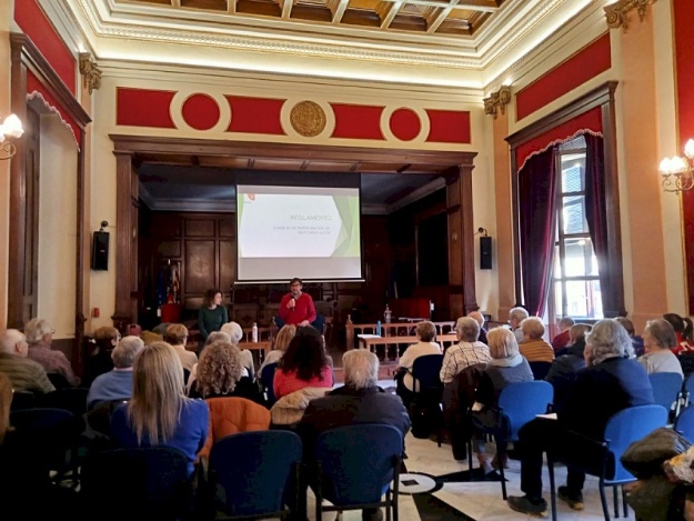 Foto del Consell de Gent Gran 2024 celebrat a la Sala de Plens de l'Ajuntament d'Alcoi