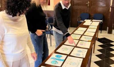 El vicealcalde en la selección de dibujos sobre consumos responsable