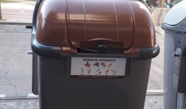Contenidor marró de matèria orgànica