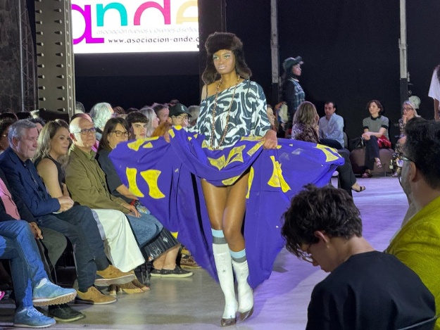 Model desfilant en la III setmana de la moda