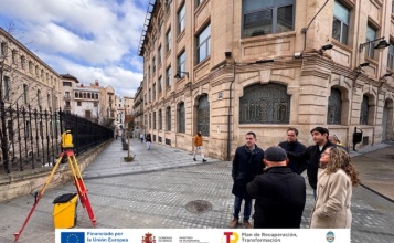 Toni Francés, Vanessa Moltó i tècnics del Departament d'Arquitectura en les obres del carrer de Joan Cantó