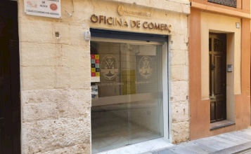 Entrada de l'oficina de Comerç