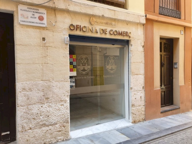 Entrada de l'oficina de Comerç